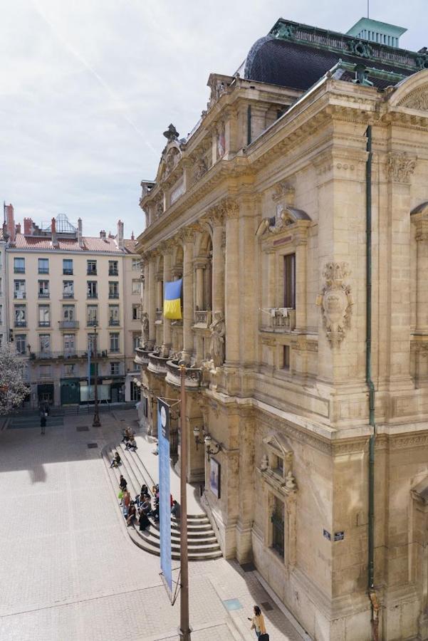 Du Théatre Lyon